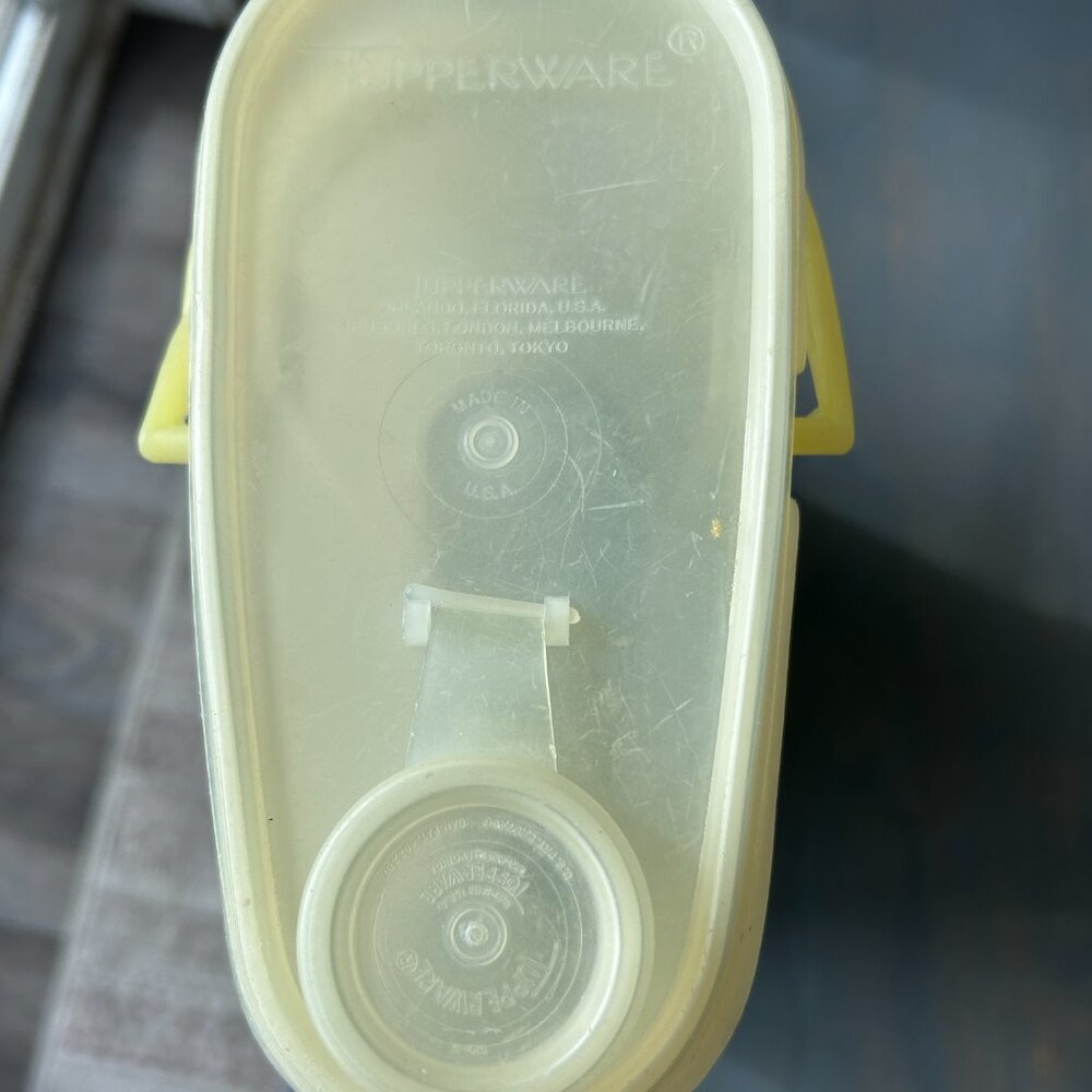 Vintage Tupperware Drink Container Pitcher - Picture 2 of 11